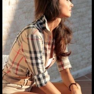 Burberry fitted blouse in trade mark plaid size M